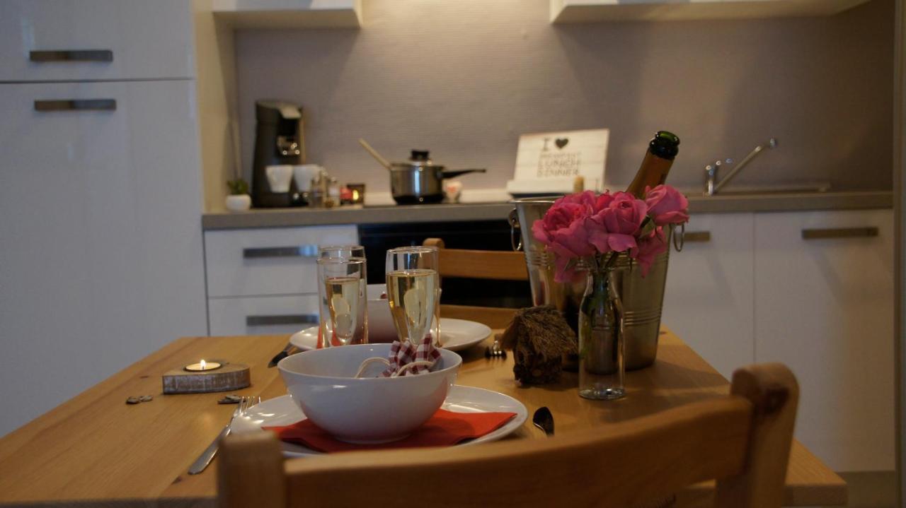 Aparthotel Les Petits Nids De Nina 1 Fosses-La-Ville Esterno foto