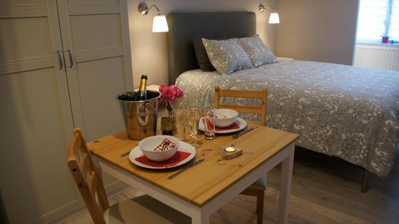 Aparthotel Les Petits Nids De Nina 1 Fosses-La-Ville Esterno foto