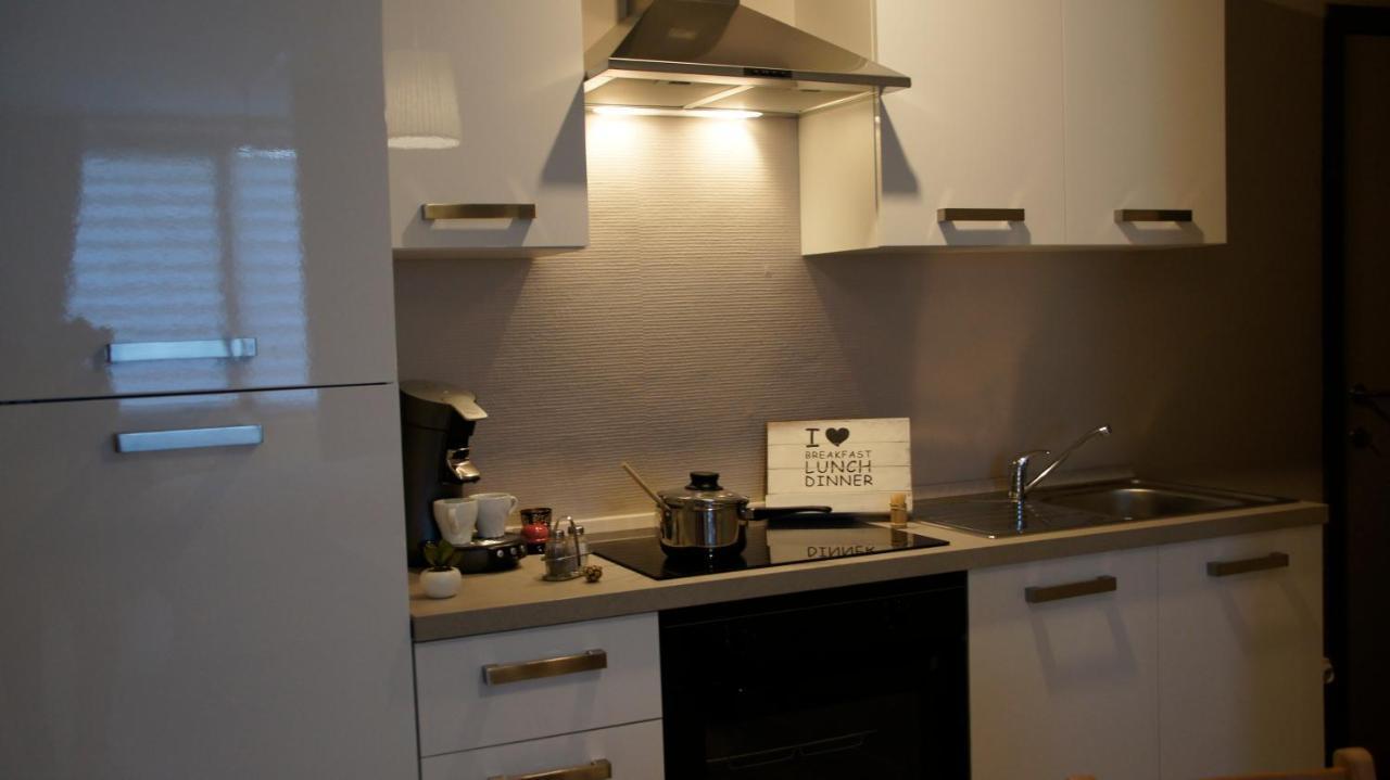 Aparthotel Les Petits Nids De Nina 1 Fosses-La-Ville Esterno foto